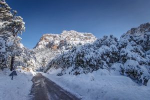 Im Winter werden gelegentlich die Gebirgstrassen auf Mallorca für den Autoverkehr gesperrt